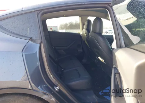 2021 Tesla Model Y Long Range Dual Motor All-Wheel Drive z USA, uszkodzony, nr VIN 5YJYGDEE2MF253385